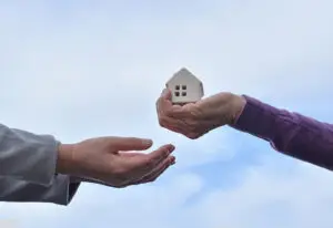 Mehr über den Artikel erfahren Haus geerbt, was nun? Die wichtigsten Tipps im Überblick